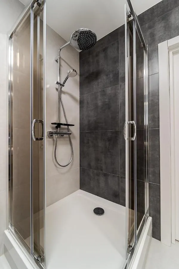 Inshiapartments On Kulisha Str Львов 0*,  Украина